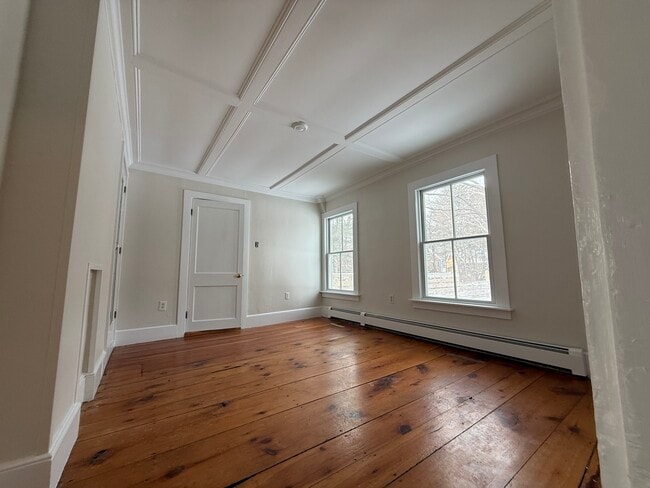 19 Winter St in Topsham, ME - Foto de edificio - Building Photo