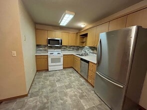 656 Meadowridge Dr in Nixa, MO - Foto de edificio - Building Photo