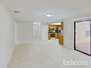 1314 Oakcrest Dr in Brandon, FL - Building Photo - Building Photo