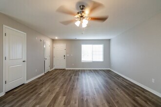 558 Wellington Dr in Kaysville, UT - Building Photo - Building Photo