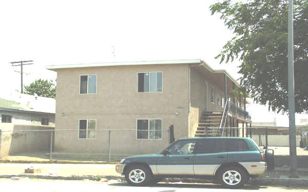 11812 S Main St in Los Angeles, CA - Building Photo