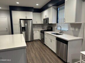 139 Farmhouse Dr in Simi Valley, CA - Building Photo - Building Photo