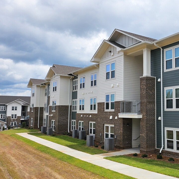Aston Pointe in Anderson, SC - Foto de edificio