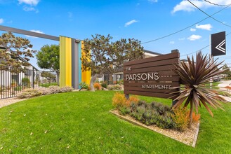 The Parsons in Costa Mesa, CA - Foto de edificio - Building Photo