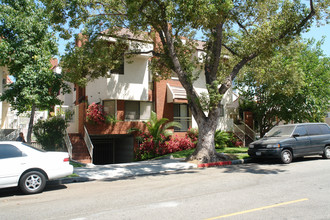 431 W Lexington Dr in Glendale, CA - Building Photo - Building Photo