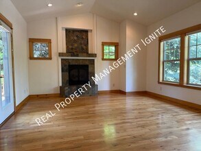 2479 NW Shields Dr in Bend, OR - Building Photo - Building Photo