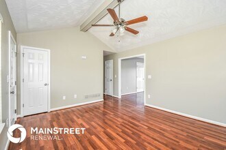 385 Drake Dr in Shepherdsville, KY - Building Photo - Building Photo