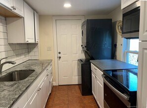 694 Boston Post Rd in Darien, CT - Building Photo - Building Photo