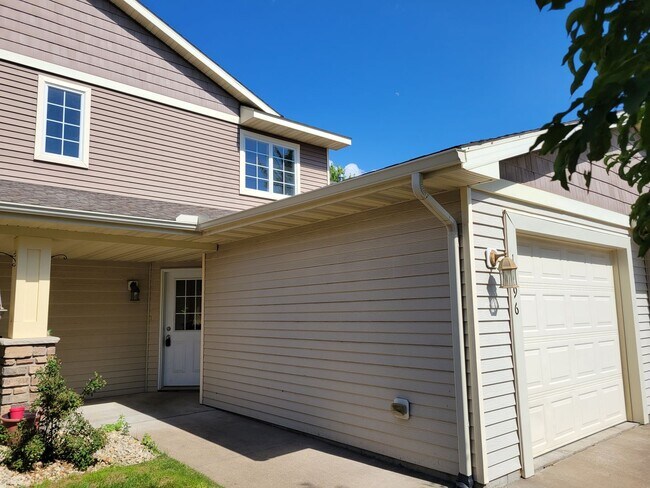 1796 Bennett St in River Falls, WI - Building Photo - Building Photo