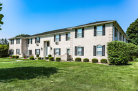 Blackstone Apartments of Centerville in Centerville, OH - Building Photo - Building Photo