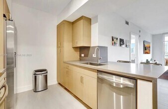 18800 NE 29th Ave, Unit 517 in Miami, FL - Foto de edificio - Building Photo