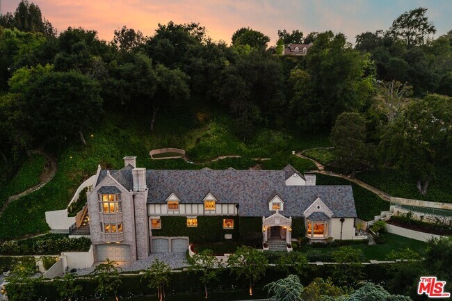10950 Bellagio Rd in Los Angeles, CA - Building Photo - Building Photo