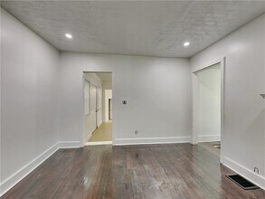 542 S Evelyn Pl NW in Atlanta, GA - Building Photo - Building Photo