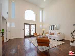 5417 Allott Ave in Los Angeles, CA - Building Photo - Building Photo