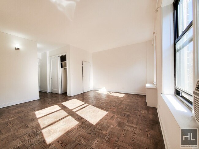 WEST 22 STREET, Unit 4N in New York, NY - Building Photo - Building Photo