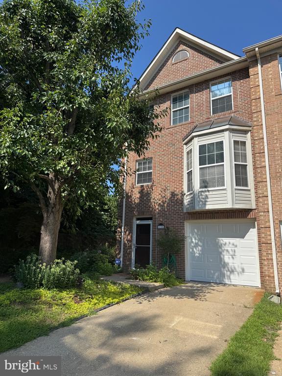 property at 110 Lakeview Ct