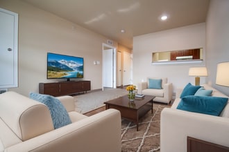 Oakwood Manor Senior Living in Eastpointe, MI - Building Photo - Building Photo