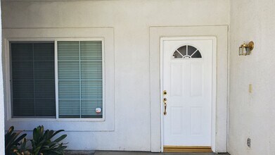 11015 Claro De Luna Dr in Bakersfield, CA - Building Photo - Building Photo
