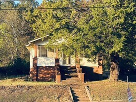 1405 Tuscaloosa Ave in Gadsden, AL - Building Photo