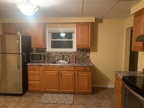 104 Adams Ave, Unit 2nd floor in Olyphant, PA - Building Photo - Building Photo