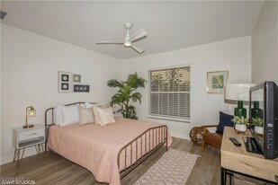 2608 Sailors Way in Naples, FL - Building Photo