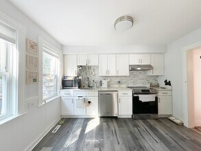 27 Shirley St in Lexington, MA - Building Photo - Building Photo