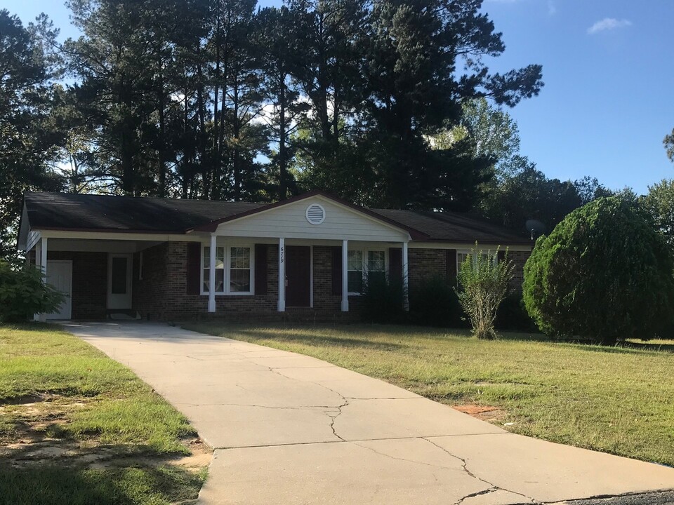 6719 Seaford Dr in Fayetteville, NC - Building Photo