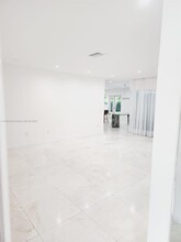 7425 SW 128th St in Miami, FL - Foto de edificio - Building Photo