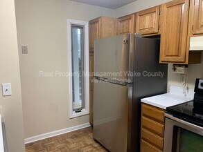 700 Bishops Park Dr in Raleigh, NC - Foto de edificio - Building Photo