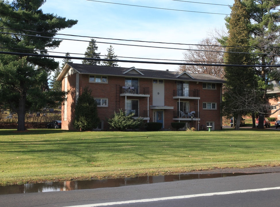 Westlake Garden Apartments in Skaneateles, NY - Building Photo