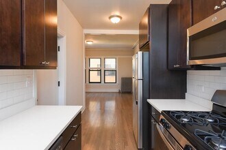 2418 N Sawyer Ave, Unit W3 in Chicago, IL - Foto de edificio - Building Photo