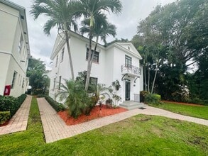 Palmway in Lake Worth, FL - Foto de edificio - Building Photo