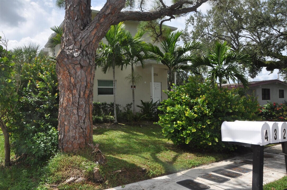 1216 NW 6th Ct in Fort Lauderdale, FL - Building Photo