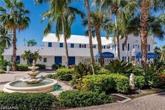 160 Palm St in Marco Island, FL - Building Photo - Building Photo