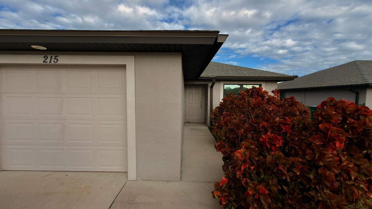 215 Cultural Park Blvd in Cape Coral, FL - Building Photo