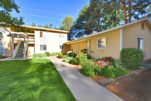 Ontario Manor in Ontario, OR - Building Photo