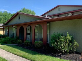 2458 Burgandy Ln in Columbus, OH - Building Photo