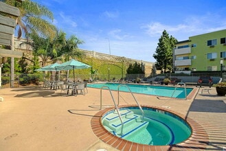 Mira Monte in San Diego, CA - Foto de edificio - Building Photo