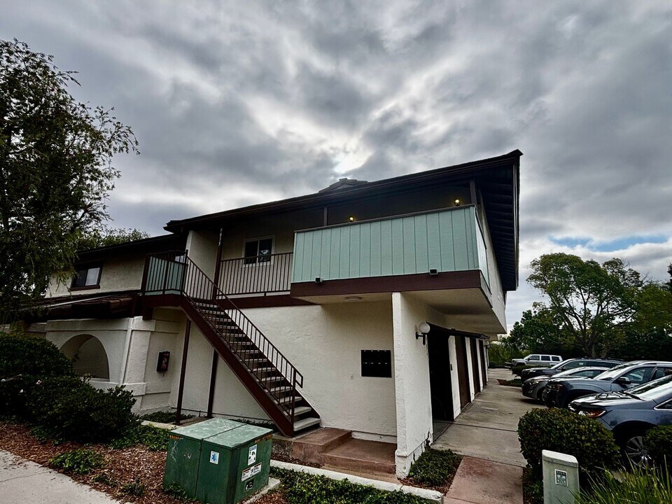 9835 Caminito Cuadro in San Diego, CA - Building Photo