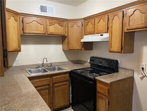 412 W Monroe Ave in Las Vegas, NV - Building Photo - Building Photo