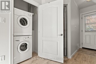 26 Ettrick Crescent in Ottawa, ON - Building Photo - Building Photo