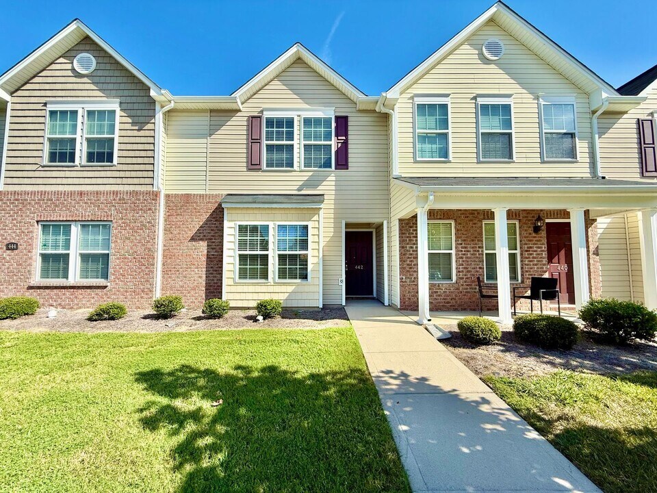 442 Sandybrooke Dr in High Point, NC - Building Photo