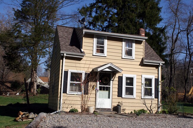 383 Main St in Monroe, CT - Foto de edificio - Building Photo