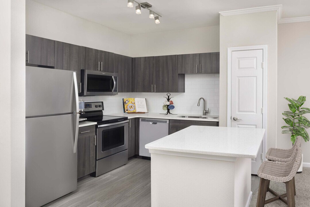 Camden Creekstone in Atlanta, GA - Building Photo