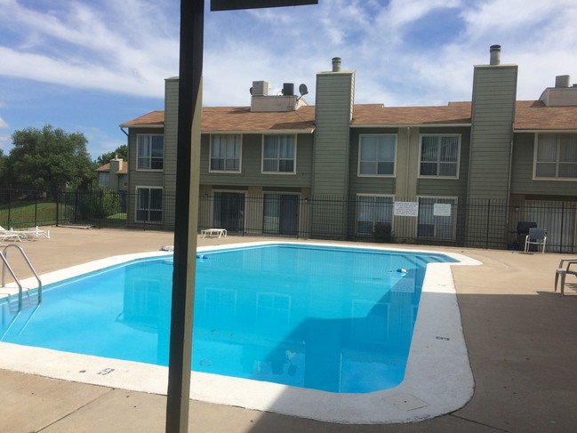 Pelican Point Apartments in Wichita, KS - Building Photo - Building Photo