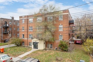 5777 De La Côte-Saint-Luc Ch Apartments