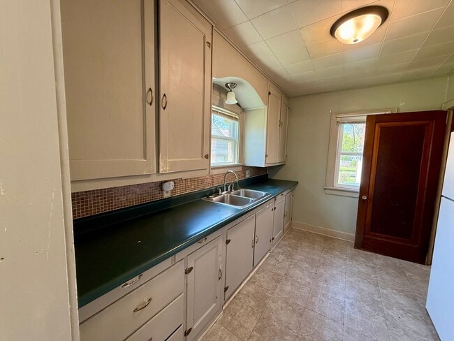 property at 326 N 1st Ave