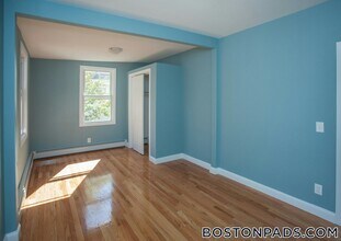 173 Rindge Ave, Unit 2R in Cambridge, MA - Building Photo - Building Photo