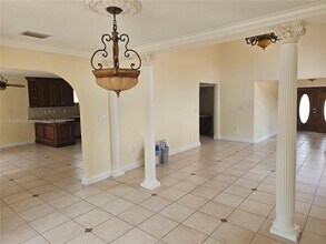 19403 NW 82nd Pl in Hialeah, FL - Building Photo - Building Photo