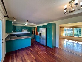 3222 McLeod Rd in Bellingham, WA - Building Photo